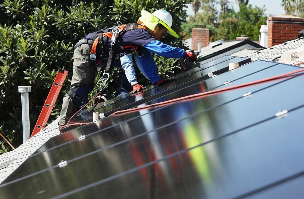 GettyImages-1747373670 solar panels
