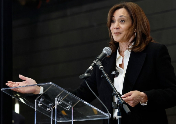 GettyImages-2218984043 Kamala