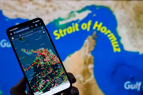 GettyImages-2266210147 Strait of Hormuz